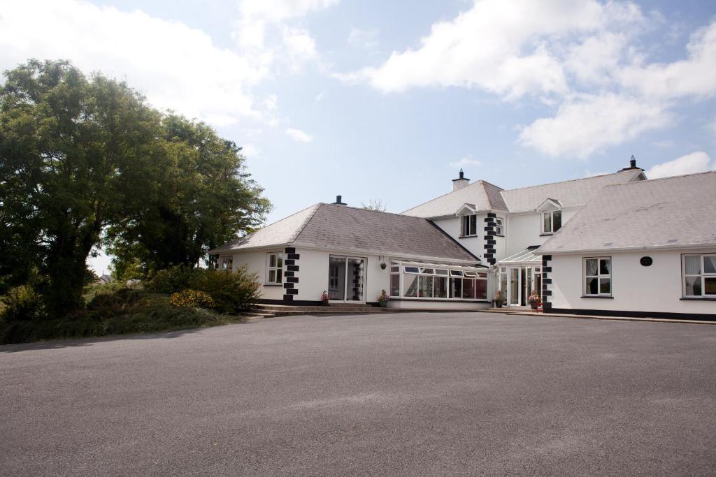 Отель Grovemount House Эннистимон Экстерьер фото